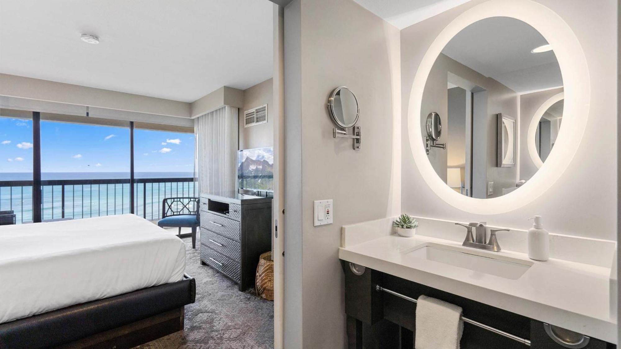 Luxury Oceanfront 2 Bedroom Apartment At Waikiki Beach Tower Honolulu Dış mekan fotoğraf