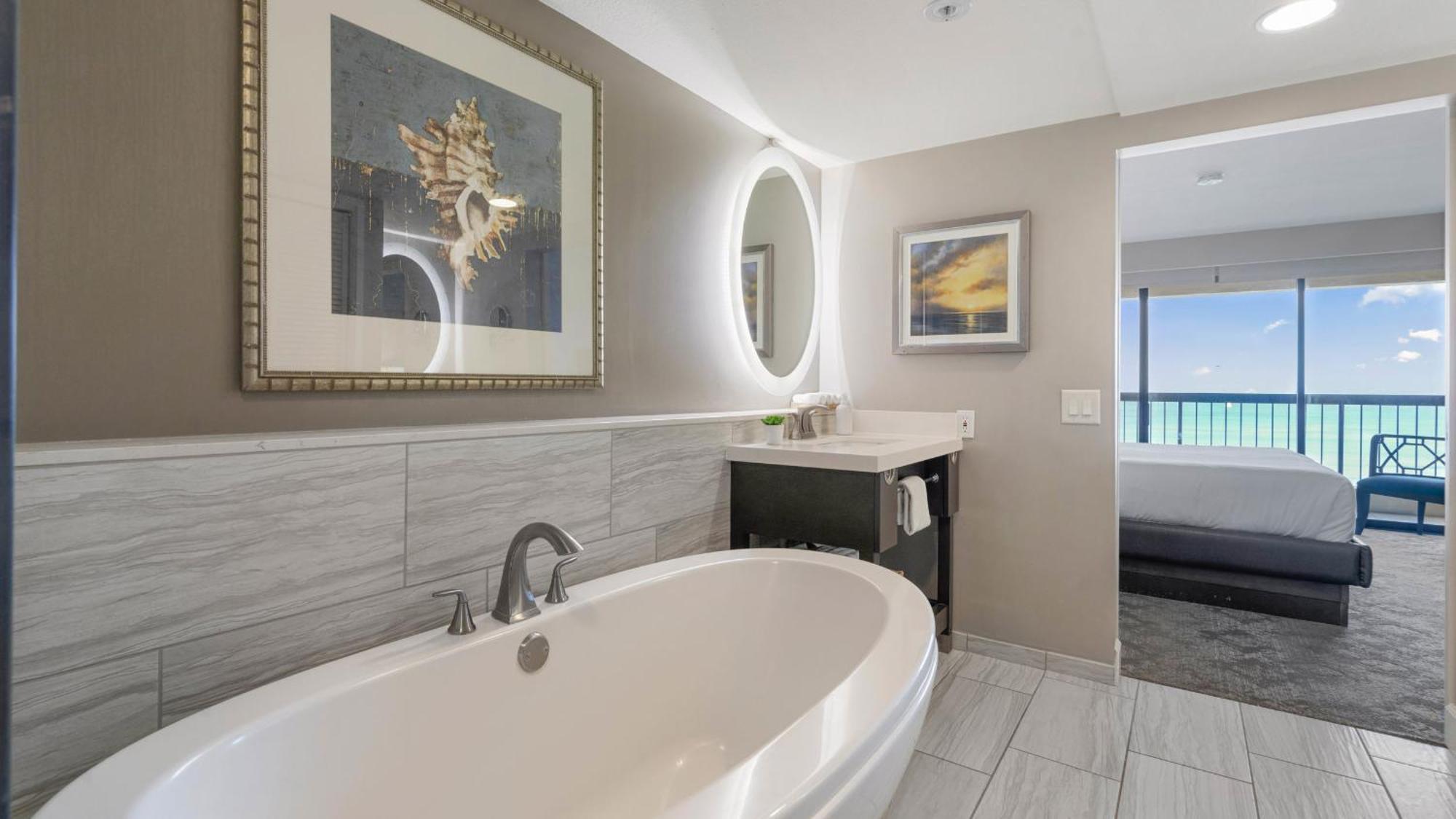 Luxury Oceanfront 2 Bedroom Apartment At Waikiki Beach Tower Honolulu Dış mekan fotoğraf